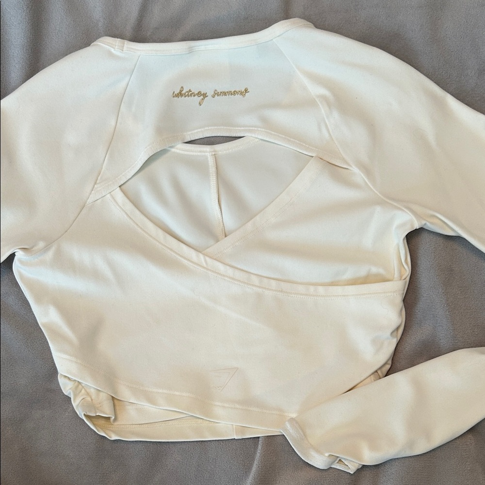 Gymshark Women's Cream Long Sleeve Crop Top - Scoop Neck - Picture 2 of 3